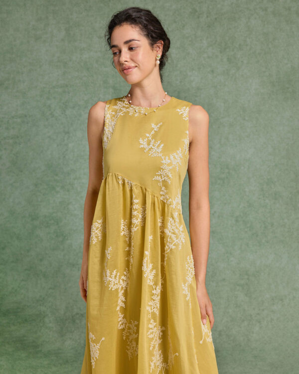 Yellow Floral Round Neck Sleeveless Midi Dress - Image 2